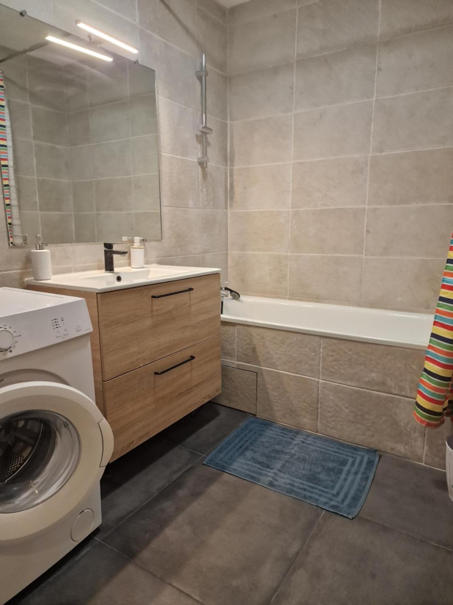 Grand Studio Lyon Villeurbanne Proche Metro - Wifi Luaran gambar